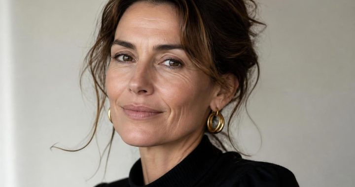 découvrez comment sublimer les rides d'une femme de 43 ans avec style et élégance grâce à nos conseils mode inspirants.