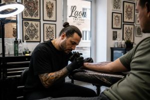 Tatoueur à Laon : entre créativité et professionnalisme, un duo gagnant
