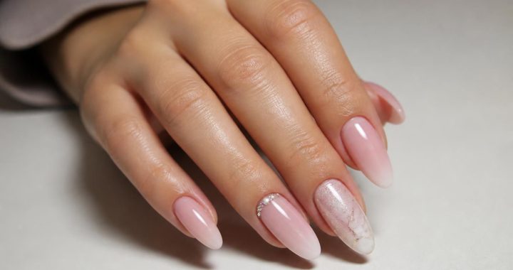 découvrez les tendances actuelles des ongles en résine pour un style moderne et élégant. conseils, designs et astuces pour sublimer vos mains.